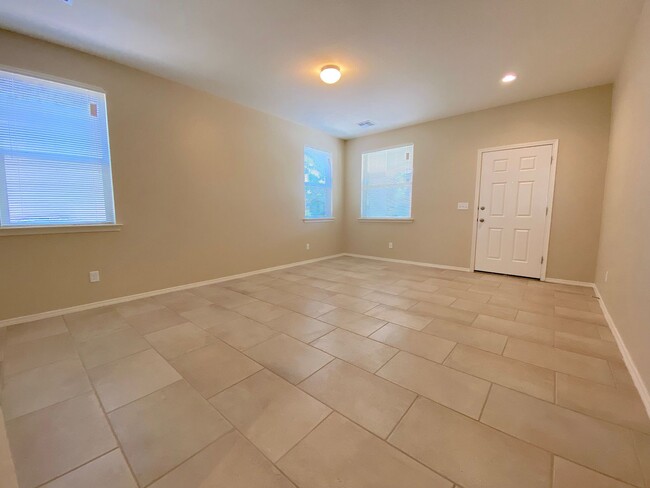 Foto del edificio - Large 4bed/2.5bath East El Paso Home with ...