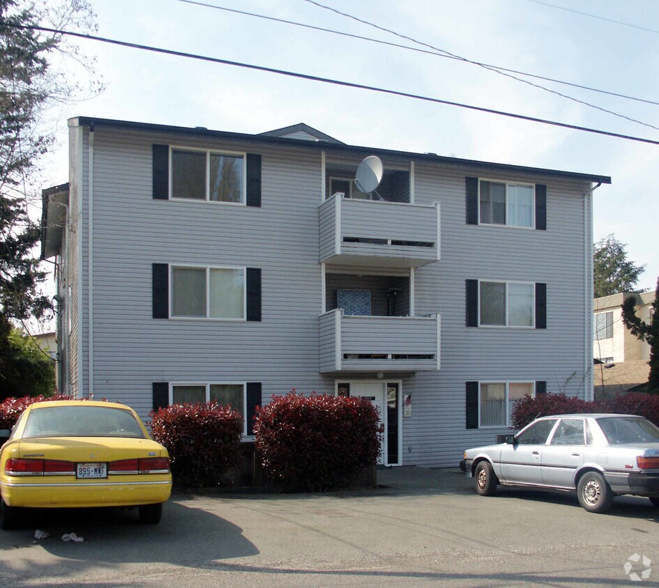 Building Photo - 10531 Stone Ave N