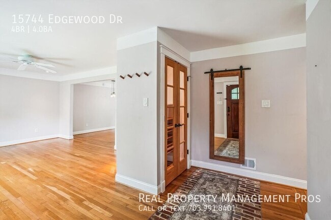 Building Photo - 15744 Edgewood Dr