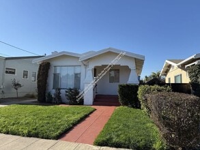 Building Photo - 2808 Dohr St