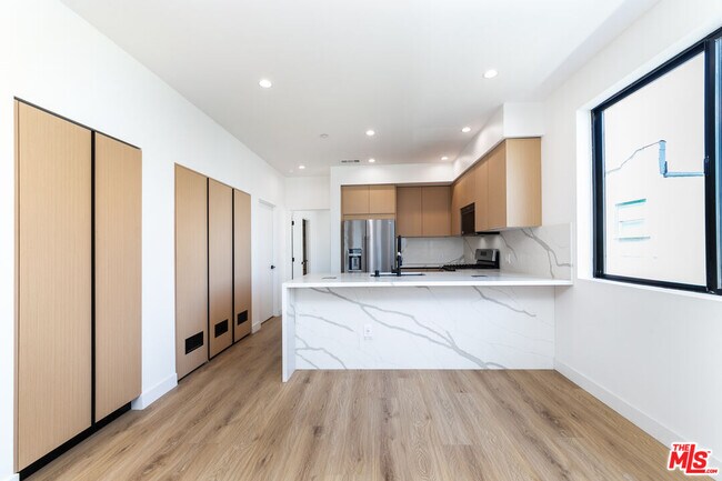 Foto del edificio - 4615 St Charles Pl