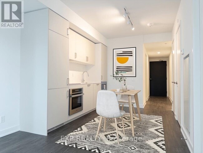 Building Photo - 88 Queen St E