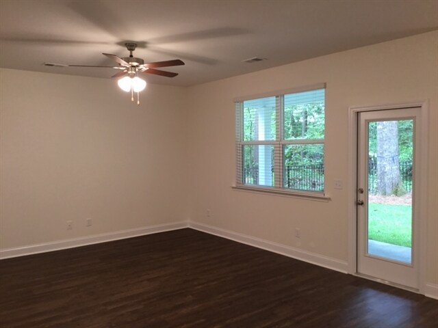 Building Photo - 215 Swan Dr