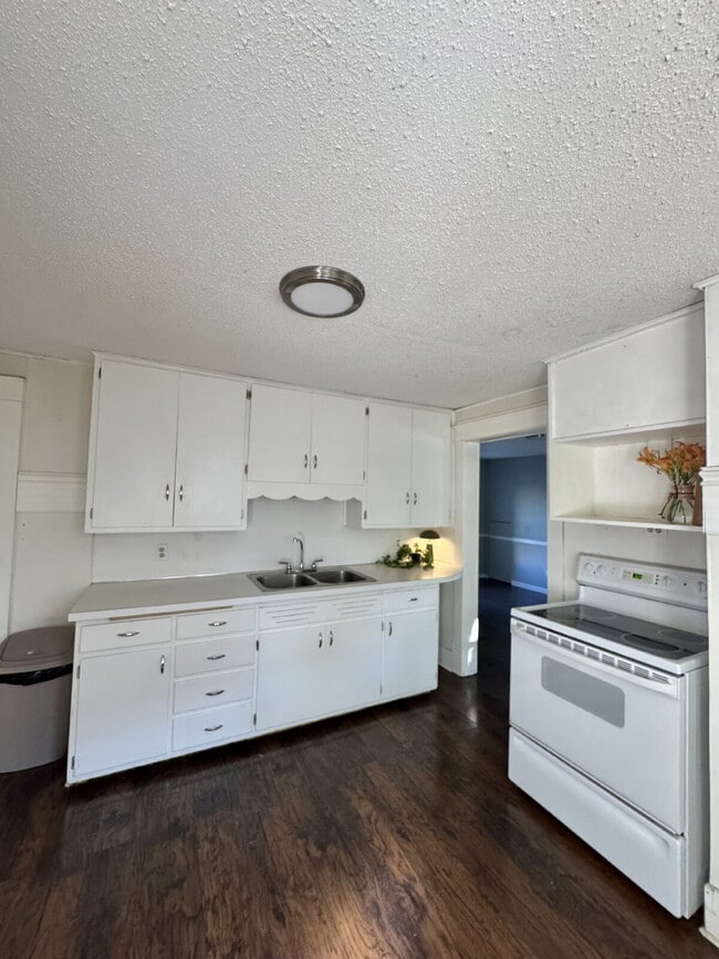 Foto del edificio - 3-Bedroom Rental Home Just Steps from Downtown! $1650/Month