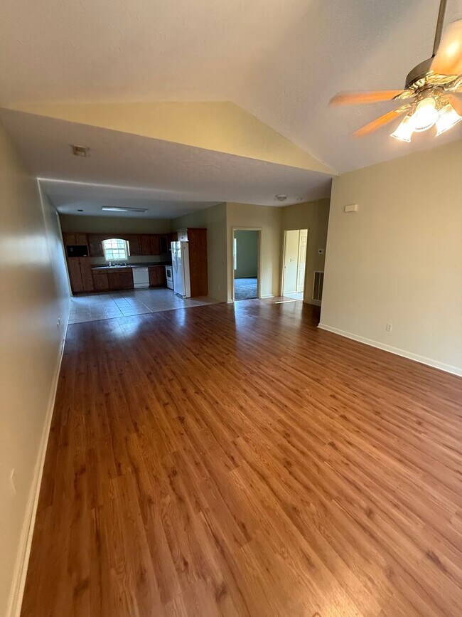 Foto del edificio - 104 Cedar Tree Ln