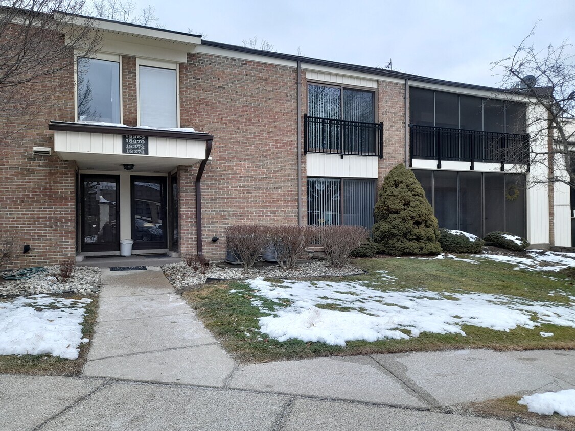 18372 University Park Dr Unit 18372, Livonia, MI 48152 Condo for Rent