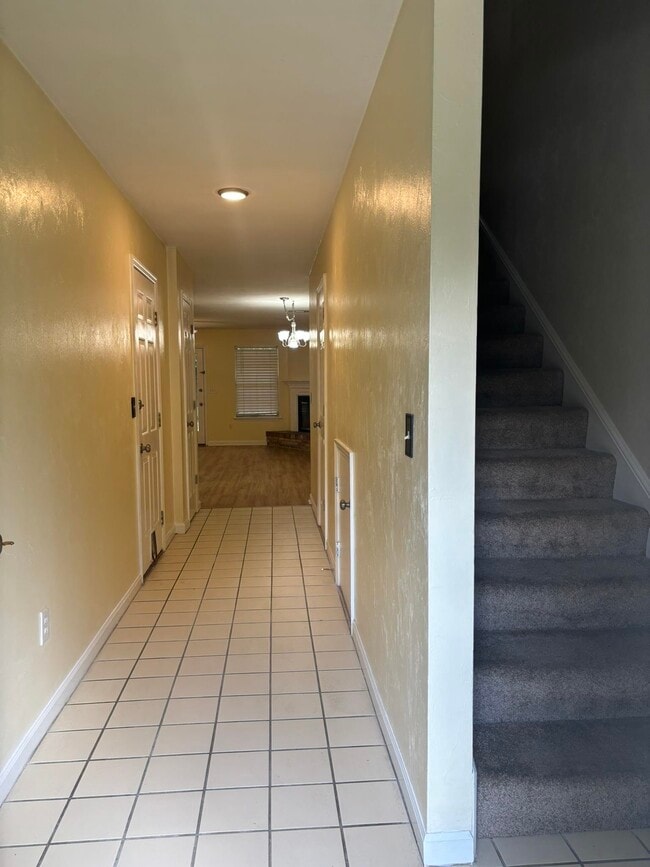 Building Photo - 552 Teal Ln