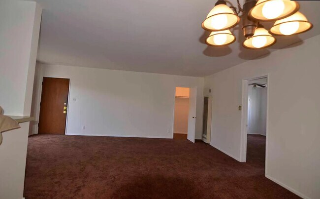 Building Photo - 3930 Roxanne Ave