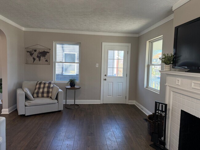 Foto del edificio - 1373 Oakwood Ave