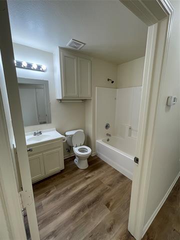 Building Photo - 3201 Royal Crest Dr