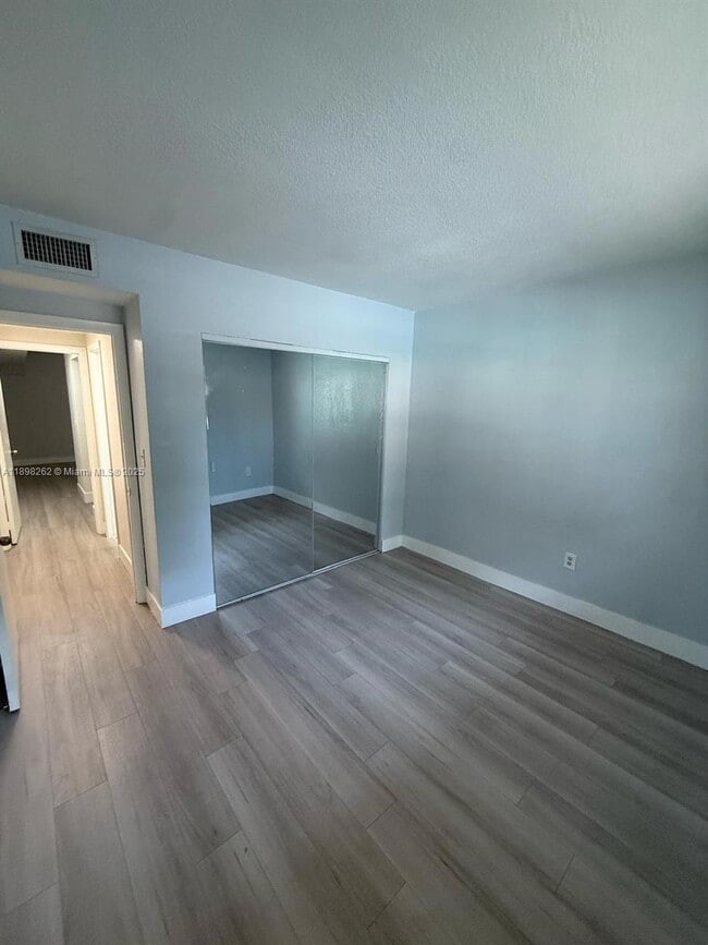 Foto del edificio - 2350 W 53rd Terrace