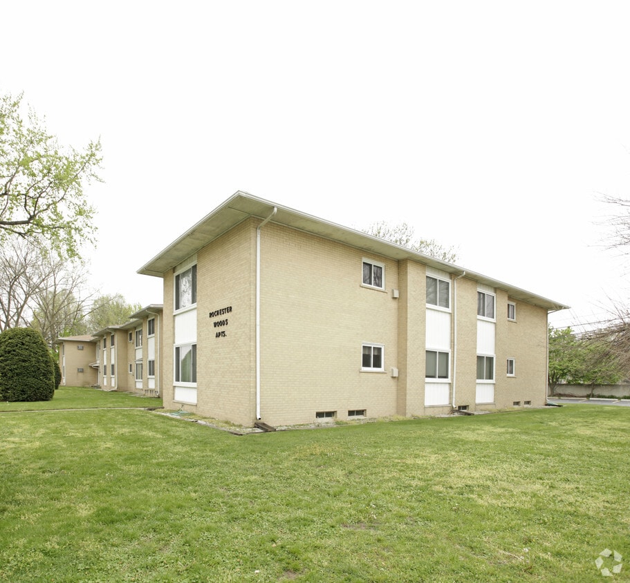 Rochester Woods Apartments in Clawson, MI