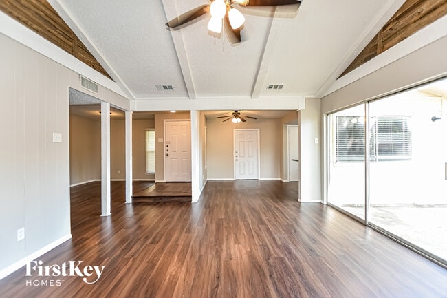 Foto del edificio - 710 Ravencroft Dr