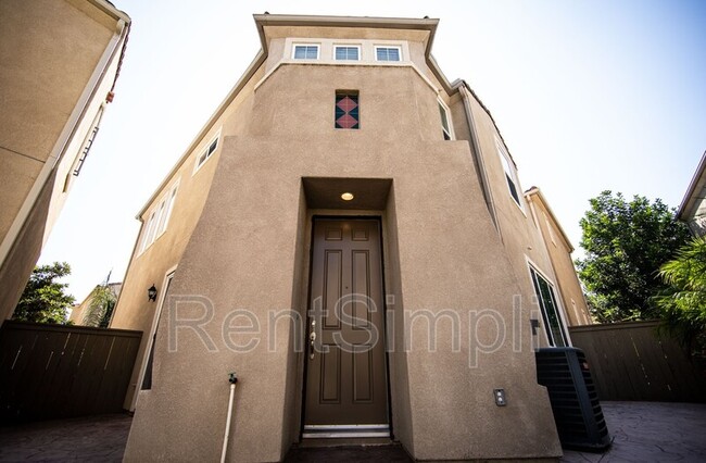 Building Photo - 1476 Caminito Sicilia
