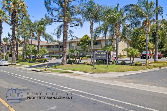 Building Photo - Palm Vista