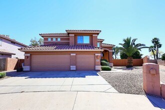 Building Photo - 5001 E Libby St