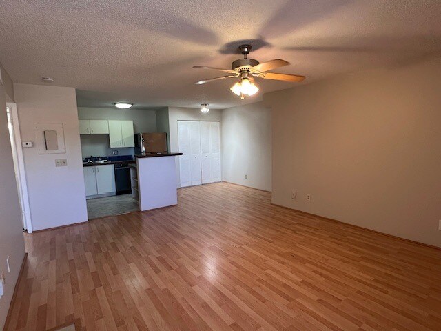 Foto del edificio - 465 Forestway Cir