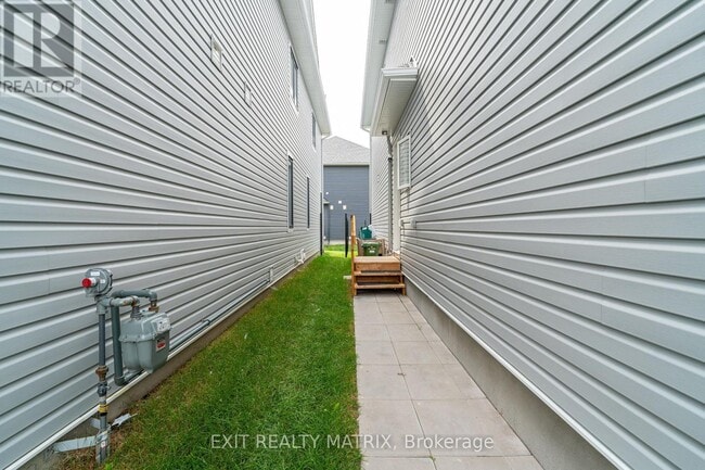 Building Photo - 161 Massalia Cres
