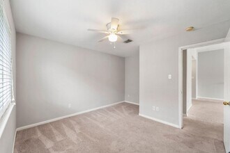 Building Photo - 2530 Fox River Ln