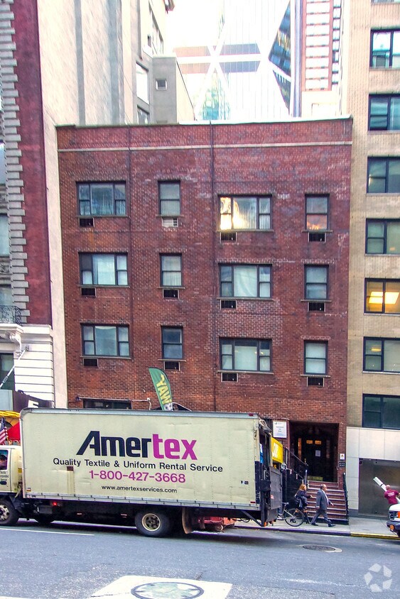 Foto del edificio - 312 W 58th St