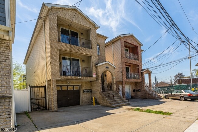 Foto del edificio - 236 LT Glenn Zamorski Dr
