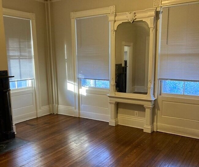 Building Photo - 542 County St