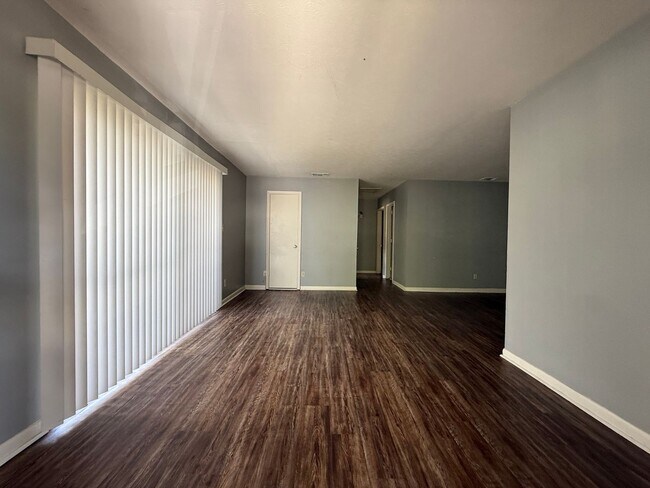Foto del edificio - 1231 Buckingham Dr