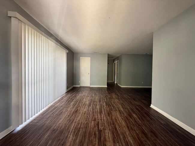 Building Photo - 1231 Buckingham Dr