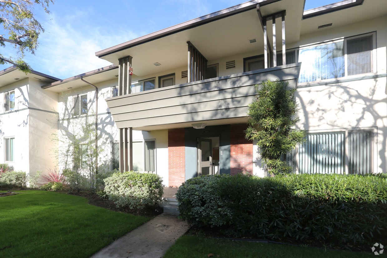 Building Photo - 3129 Overland Ave
