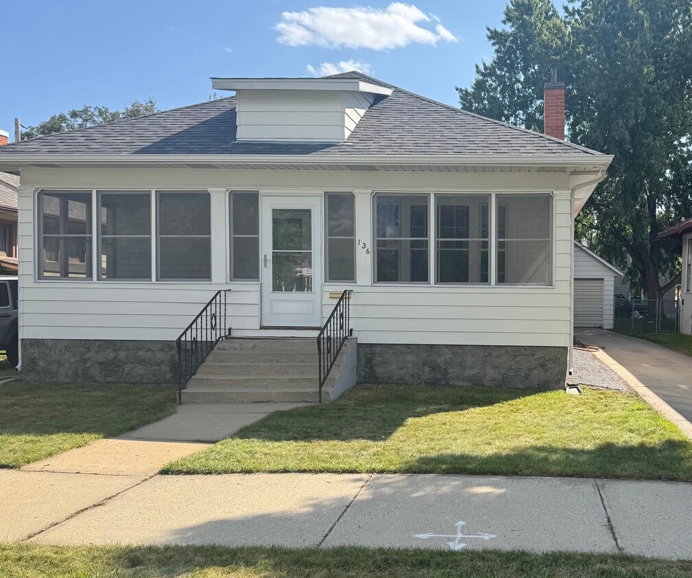 Primary Photo - 136 W Whitney St