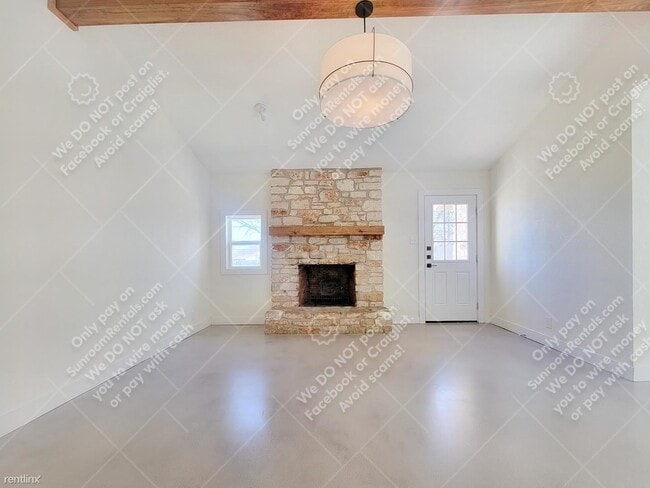 Building Photo - 3 br, 2 bath House - 404 Greenway Dr