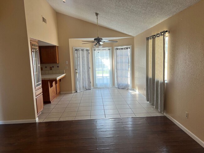 Building Photo - Southwest Home Ready to Move In!