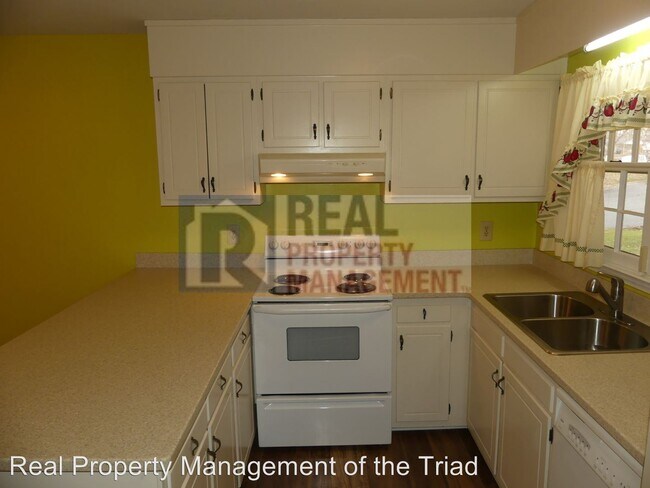 Building Photo - 3 br, 2 bath House - 4 Woodcreek Ct.