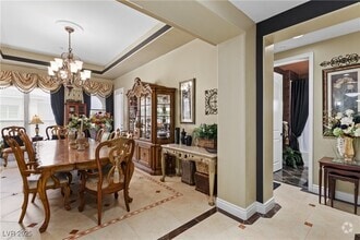 Building Photo - 9145 Tesoras Dr
