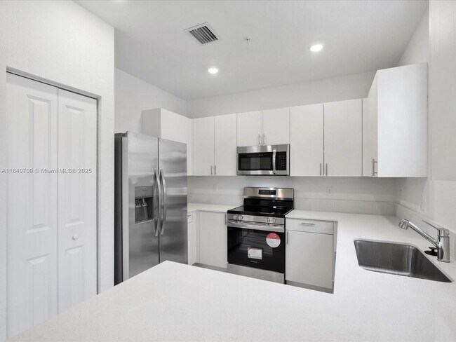 Foto del edificio - 106 SW 184th Ave