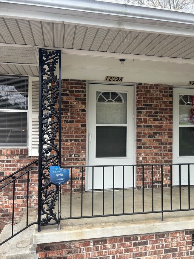 Building Photo - 1209 Hancock St