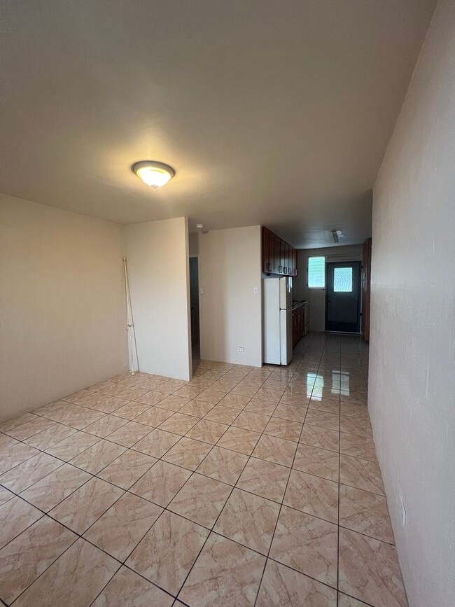 Foto del edificio - 2 bedroom, 1 bath, 1 parking in Makiki!