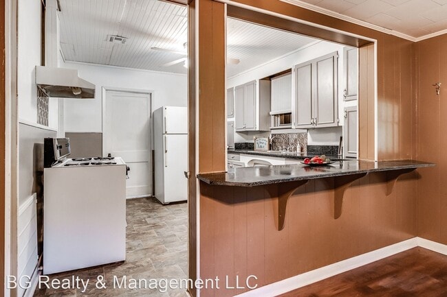 Building Photo - 3 br, 1 bath House - 233 Mills Street