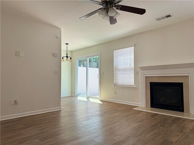 Foto del edificio - 6245 Smoke Ridge Ln