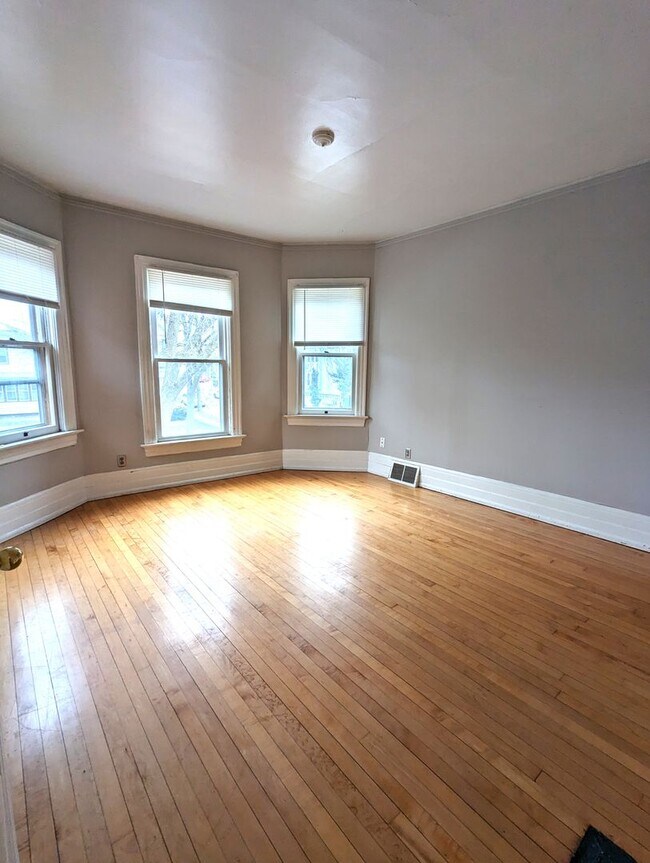 Foto del edificio - 3205 N Bartlett Ave