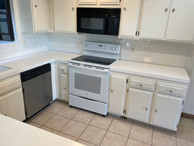 Building Photo - 7537 Jerez Ct