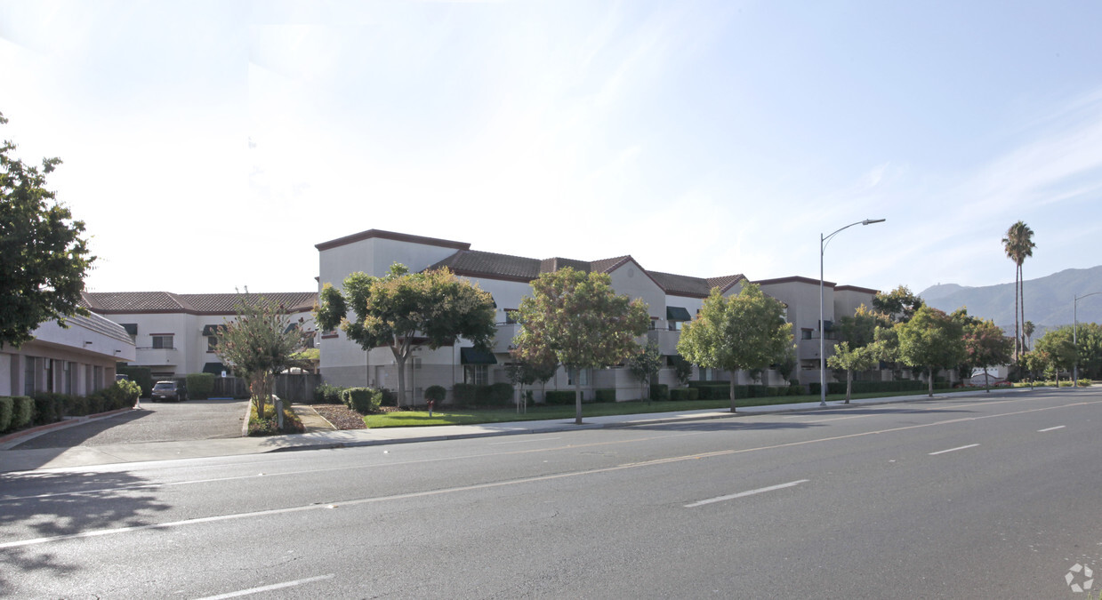 Building Photo - Plaza Del Sol Senior Apartment