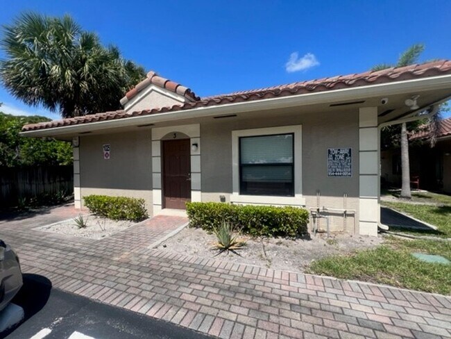 Foto del edificio - 1045 Villas LLC (1035 NE 10th Ave)