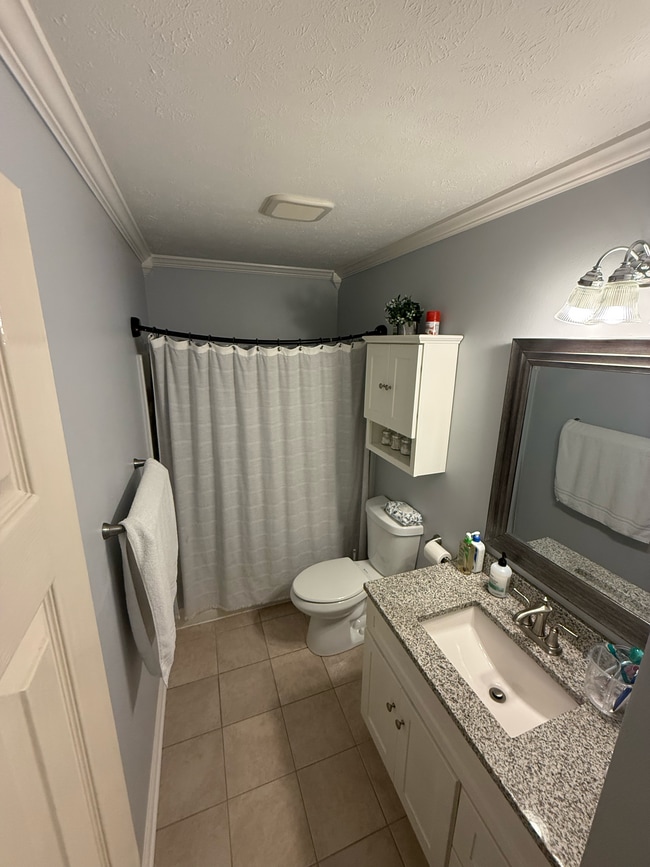 Upstairs Full Bath - 2062 Asheboro Dr