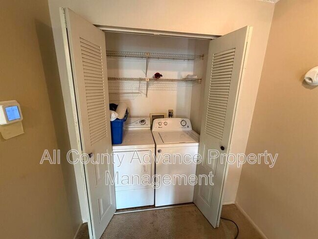 Building Photo - 2751 S Pines Dr