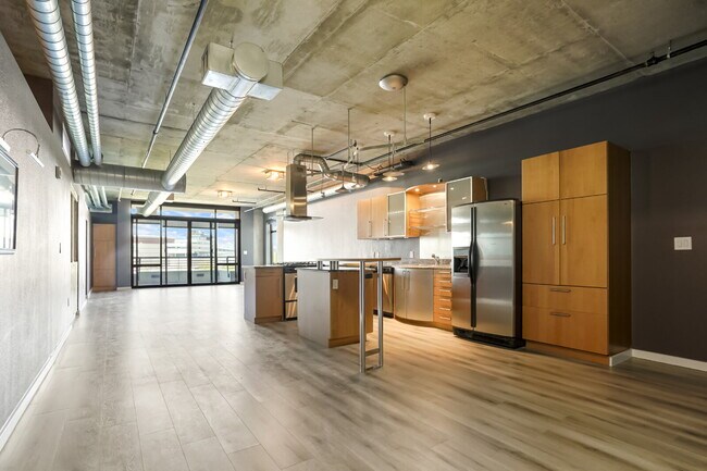 Building Photo - Large 2 Bedroom Loft in LoDo with Amazing ...