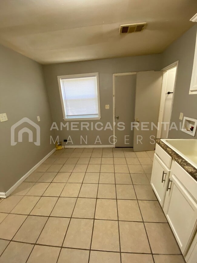 Building Photo - Welcome to your new rental home in Montgom...