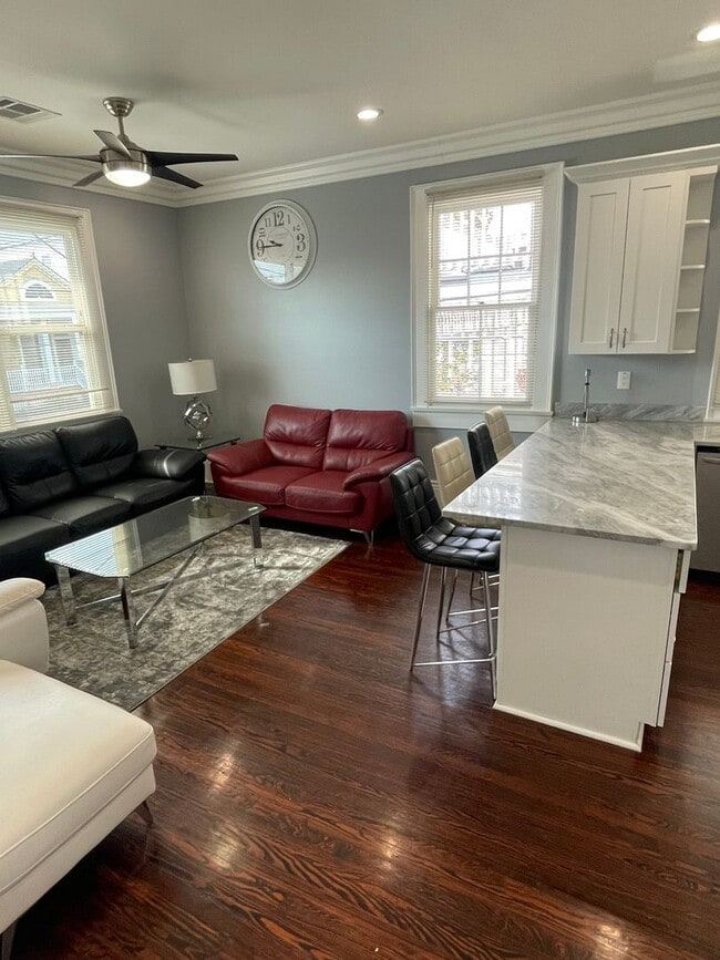 Photo - Gorgeous 3BD/1BA in MidCity Apartment