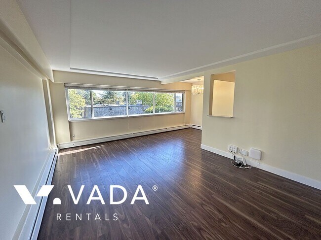 Photo du bâtiment - Aish Place 1 Bedroom Apartment For Rent 30...