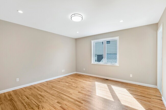 Master Bedroom Suite - 1407 88th St